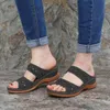 S Frauen Mode Flops Flip Wedge Pantoffeln Sandalen Absatz mehrfarbig gesticktes Slip auf atmungsaktiven weiblichen Retro -Schuhen Flop Schuh 855 pro Lippenhacken Hoe