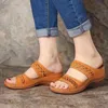 Sandalen Damenmode Hausschuhe Keilabsatz Flip Flops Mehrfarbig bestickter Slip auf atmungsaktiven weiblichen Retro-Schuhen Flop-Schuh