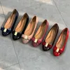 Женские одежды обувь дизайнерская обувь весенняя осень яркая краска кожаные лук средние каблуки грузоподъемность кожаная металлическая пряжка.