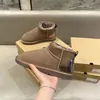 2023 Scarpe di pelle di pecora di lana Stivali da neve antiscivolo completi Stivali da donna Scarpe invernali calde da donna ispessite Stivali Scarpe di design Ug