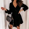 Casual Dresses Winter Wrinkled Velvet Warm Women Fashion BodyCon Autumn V-ringklänning Mini Sexig Evening Party Club M0028