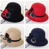 Stingy Brim Hats Xdanqinx 2023 Style Spring Autumn Fashion Women's Hat Retro England Warm Fedoras Noble Elegant Flower Decoration Kvinna