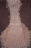 ステージウェアピンクのフルラインストーンフェザーロングドレスイブニングパーティードレス誕生日衣装のパフォーマンスレオタード衣装を祝う