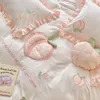 Ensembles de literie coton mignon pêche appliques broderie ensemble blanc rose Patchwork housse de couette volants couette drap taie d'oreiller