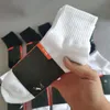 Chaussettes pour hommes Femmes Coton Tech All-Match Lettre de cheville Respirant Noir et blanc Football Basketball Chaussette de sport en gros Taille uniforme Noël de haute qualité