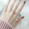 Elegante eenvoudige ontwerper Titanium stalen ring voor dames Dames Goud Zilver Zwart Effen kleur ringen Dames Bruid Bruiloft Sieraden Leuk cadeau Maat 4 5 6 7 8 9 10 11 12