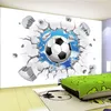 Tapeten 3D-Cartoon-Fußball-Wandbilder Tapete Moderner blauer Himmel gebrochene Wand Hintergrund Tuch Kinderzimmer PO-Papier für 3 D