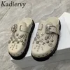 Buty nowe czarne grube kapcie kobiety oryginalna skórzana dekoracja metalowa płaskie muły buty kobiety letnie slajdy nowoczesne 221215