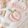 Ensembles de literie coton mignon pêche appliques broderie ensemble blanc rose Patchwork housse de couette volants couette drap taie d'oreiller