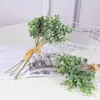 Fleurs décoratives 5pcs vert rétro feuilles artificielles branche soies feuille d'eucalyptus pour les plantes de mariage à la maison Faux tissu décor de salle CANQ889