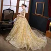 2023 Gold Flower Girl Dresses Jewel Neck Ball Gown Lace Appliques Beads Sequined Kids Girls Pageant Dress Sweep Train Crystal Födelsedagsklänningar 0510