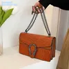 Factory Wholesale Dames Sacs d'épaule 5 couleurs Sac de chaîne en cuir de couleur unie simple Elegant Amosphérique Pression Fleur Sac à main rétro Sac à main en pierre 623 #