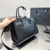 Designers Bags Luxurys Bolsas Mulheres Bolsa de ombro de ombro Big Tote Bag Alligator Padrive de couro Carteira de couro Casso Bolsa Charm Bolsa Vers￡til Factory Store