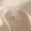 Pendientes traseros Modyle, manguito de oreja a la moda, sin Clip de perforación para mujeres y niñas, aretes de perlas de Color dorado, regalo de joyería