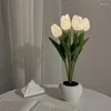 Lampade da tavolo Tulip Night Light Simulazione Bouquet Camera da letto Comodino Dormitorio Decorazione Atmosfera Lampada LED Ragazza regalo