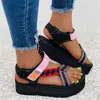 Sandaler märke kvinnlig blandad färgkrok Loop Platform Cool Women Rom Retro Casual Leisure Shoes