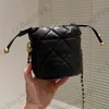 CC Bag 2023 Early Spring Mini Bucket Bags Caviar Couro de Bezerro Acolchoado Distintivo Alça de Corrente Totes Ferragens Bolsa Tiracolo Moedas Designer Meninas Bolsas de Luxo Carteiras 13x