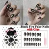 False Nails 24pcs/세트 펑크 불꽃 패턴 가짜 전체 커버 블랙 스틸레토 매트 디자인 패션 완성 된 매니큐어 팁 접착제