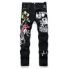 Herr jeans punk stil nit svarta byxor graffiti streetwear harakuju denim byxor för manlig lapptäcke