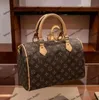 2022 Hot Women Messenger Bag Classic Style Fashion Bags Women Counter Bags Lady Totes Hand Handbags 35cm مع حقيبة غبار حزام الكتف 666