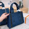 Bolsa de compras de lona Bolsas de grande capacidade para mulheres jeans de salão azul de ombro de ombro clássico letra de fivela magnética slot slot bolso de bolso bolsa