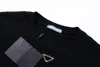 남성 Prad Prad pra 셔츠 디자이너 셔츠 남자 Tshirt 남자 검은 티 여성 옷 크기 xxl xxxl 티셔츠 100% 짧은 슬리브 가슴 삼각형 인레이 티 패션 티셔츠