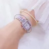 Armbandsur Kvinnor tittar 2023 Creative Fashion Ladies Wrist Watch Small Dial Square Gold Wristwatch