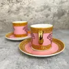 Xícaras de copos de café xícara de cerâmica e pires de pires Conjunto de chá de caneca Floral Padrão delicado de presente de bebidas domésticas elegante e elegante