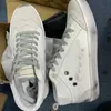 Scarpe sporche di lusso con paillettes nuove scarpe casual vecchie sporche oro super stella d'oca Scarpe super sporche di marca italiana sneakers alte con stella.