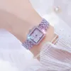 Armbandsur Kvinnor tittar 2023 Creative Fashion Ladies Wrist Watch Small Dial Square Gold Wristwatch