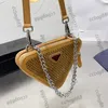 أكياس الكتف المسائية الأكياس المصممة الخالدة P Strass Triangle Bags Mini Vaity Cosmetic Case with Silver Bracelet Bracelet Handes Totes Leather Strap Crossbody Dusty