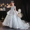 2023 LACE Flower Girls 'Dresses V Neck Sequined Kids Pageant Wear For Wedding Little Bride Princess Klänning Luxury Sweep Train Crystal Födelsedagsklänningar