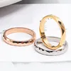 Klusterringar 3mm titanstål ring romb form kvinna geometriska smycken v rutnät rosguld silver färgstorlek 4 till 10 par