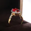 Bröllopsringar Elegant stora ovala röda CZ Stone Två ton design ädla för kvinnor lyxiga gåva smycken bague förlovningsring anillos