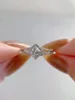 Pierścienie klastra 14k złota 1ct moissanite Pierścień dla kobiet Księżniczka Cut Embandn Empract Wedding Prezent