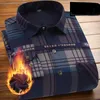 Chemises décontractées pour hommes printemps hiver à manches longues à carreaux flanelle doublée de fourrure épaisse travail polaire chaude chemise à manches longues pour hommes chemises habillées 230130