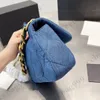 Bolsas de ombro CC Clássico Distintivo Acolchoado Denim Bordado Bolsas com aba Preto Azul Vintage Metal Cadeia Pesada Carteiras de Ombro Único Designer Feminino Grande Capacidade H