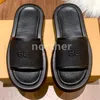 Beere Hausschuhe Schuhe bestickte Canvas-Lammfell-Leder-Plattform-Slides schwarz weiß braun Mode Frauen Ein-Wort-Anhänger Leder-Plattform-Trend-Sandalen Eur 34-40