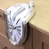 Horloges murales nordique petit plastique mécanique Table de chevet horloge créative chambre bureau maison batterie rétro bureau bureau
