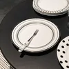 Tallrikar enkla nordiska Hepburn -stil svartvitt vågpunkt keramikplatta bordsartikel hushåll dessert kaka frukt