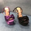 Mor Saten Yay Metal mektup Süs Platformu Sandalet Pompalar bayan Akşam ayakkabı kadın topuklu 14cm arkası açık iskarpin Lüks Tasarımcılar ayak bileği kayışı süper yüksek sandaletler