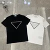 T-Shirts Erkek Gömlek Tasarımcısı Tees Lüks Yaz Yuvarlak Boyun Kolları Açık Nefes Alabası Geometory Baskı Tshirt233r
