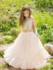 Bohemian Flower Girls Klänningar 2023 Tvådelade Stil Guld Paljetter Junior Brudtärna Klänning Crop Top Beach Country Boho Girls Dansklänning 1:a nattvarden