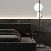 Vloerlampen Noordelijke moderne LED -lamp 2 Kop Gold Body is geschikt voor decoratieve verlichting in de slaapkamer en woonkamer