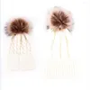 Boinas 2pcs Moda Caps-filhote-filhote Baby Pompon Winter Hat Double Fur Ball Mãe Mãe Capinho de Feanie A quente