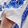 Fritidsklänningar 2023 våren kvinnors retro kinesisk stil blått och vitt porslinstryck Enkelknäppt med bälte Maxi lång klänning SMLXLXXL