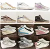 Scarpe sporche di lusso con paillettes nuove scarpe casual vecchie sporche oro super stella d'oca Scarpe super sporche di marca italiana sneakers alte con stella.