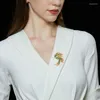 Spille SUYU Rame di alta qualità Micro intarsiato Cubic Zirconia Stile cinese Cambiamento graduale Piuma Spilla Accessori per abiti