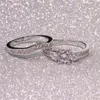 Anéis de casamento Luxury feminino pares de engajamento Acessórios de engajamento 2pcs/conjunto de jóias de moda de zirconia de cristal brilhante embutido