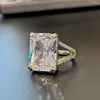 Bröllopsringar lyxiga kristall kubiska zirkonier för kvinnors fidget ringband silver färg mode romantiska smycken Dainty Dating